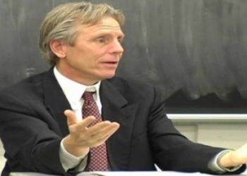 Melekler Soruncaya Kadar: Müslüman profesörün ilk namazı