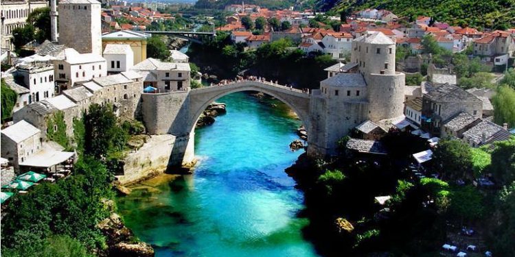 ALİYA İZZET BEGOVİÇ (1925 – 2003)