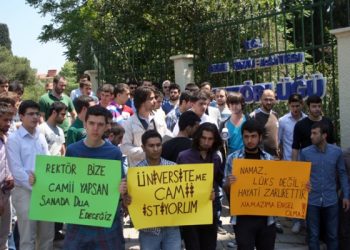 Tek istekleri Rabb’leri için secdeye varabilecekleri bir Mescid !