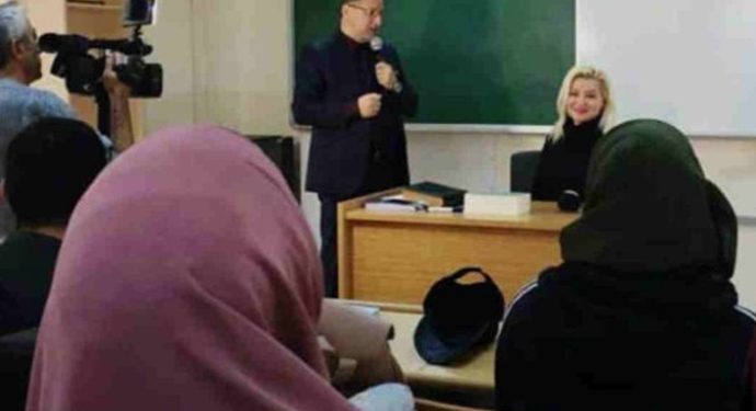 Mustafa Karataş yönetiminde Zahide Yetiş’le ilahiyat!