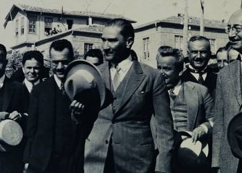 1925’te ‘Şapka Günahtır’ Diyen Kadın Tımarhaneye Atılmıştı!