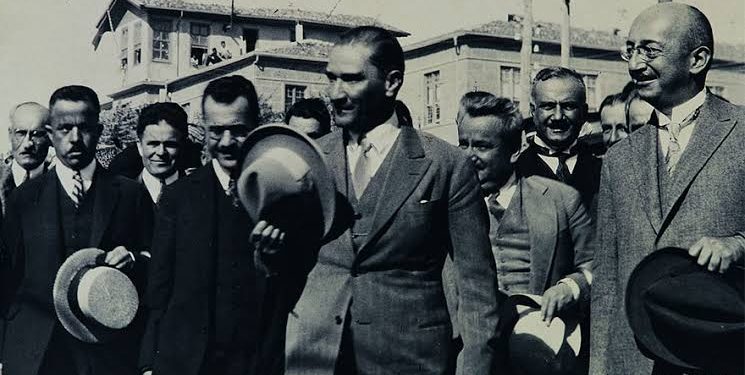 1925’te ‘Şapka Günahtır’ Diyen Kadın Tımarhaneye Atılmıştı!