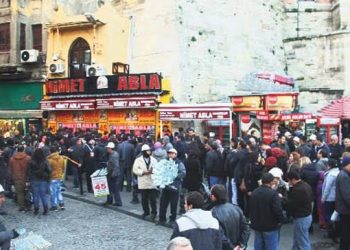 İslamcılık Nimet abla bilet gişesinde ne arıyor?