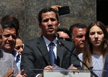 Guaido, Maduro’yu Devirebilmek İçin Askerlerle Görüşmüş
