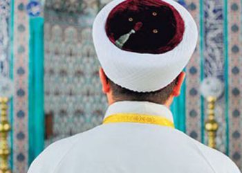 Siyasi büro açılışında dua eden müezzin Diyanet’ten ihraç edildi