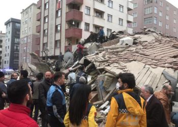 Kartal’da çöken binayla ilgili İstanbul Valisi: 3 kat kaçak, alttaki atölye ruhsatsız!
