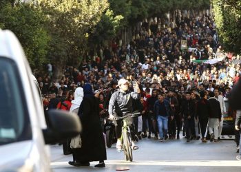 Cezayir’de gösteriler devam ediyor; Okullar tatil edildi.