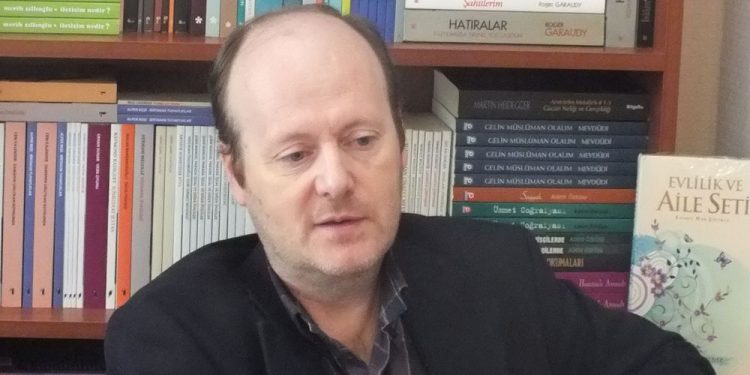 Gökhan Özcan: Penceresiz perdeler