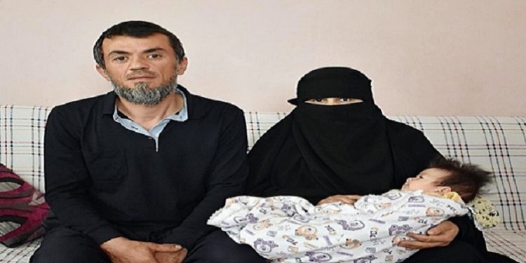 Okula göndermedikleri için çocuklarına el konulan aile