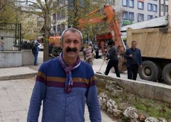 Komünist Başkan Belediye Duvarlarını Yıktırdı: ‘Halkla Belediye Arasında Duvar Olmaz’