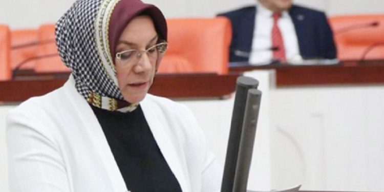 Kayserili Vekil: Toplumsal Cinsiyet Eşitliği’nden Rahatsız Olanlar Niye Kızlarını Okutuyor?