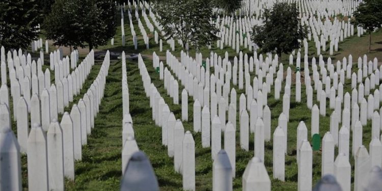 Avrupa’nın ikiyüzlülük vesikası: Srebrenitsa soykırımının şehitleri rahmetle anılıyor
