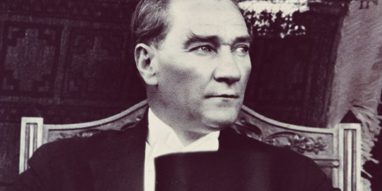 Atatürkçülük İdeoloji mi, Kült mü?