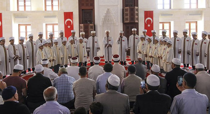 ‘Kur’an’a Hürmet İçin Gösterdiğimiz Gayreti, Kur’an’ın Hükümlerine Uyma Noktasında da Göstermeliyiz’