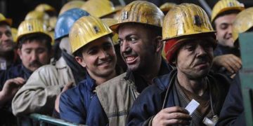 Birileri Bizi “Cambaza Bak” tırarak Kandırmaya Çalışıyor..