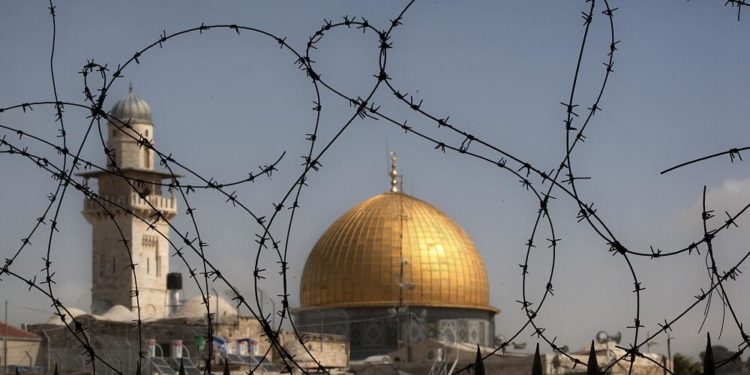 Yüzyılın Gerçeği: Paramparça Kalpler ve Kalabalıklar