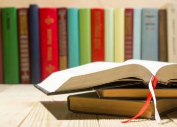 Kapaklı Olan Her Şeyin Kitap Olma(mak)klığına Dair…