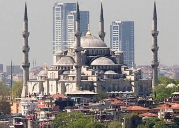 Ülke, Komşusu Açken Gökdelen Diken Muhafazakârların Ekmek Teknesi