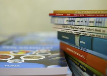 Ateizm ve Deizm Değirmenine Su Taşıyan Ders Kitapları