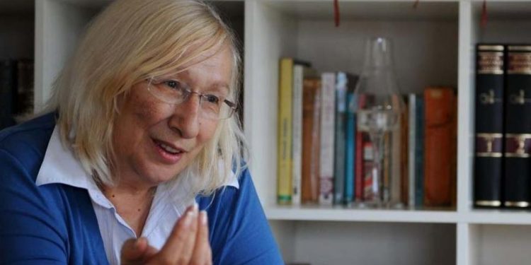 Alev Alatlı: Siz Neyseniz Eğitim Sistemi Odur