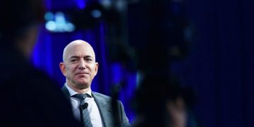 Ucuz Kitaplardan Uzay Yarışına: Amazon’dan Jeff Bezos Nasıl “Nihai Bozguncu” oldu?