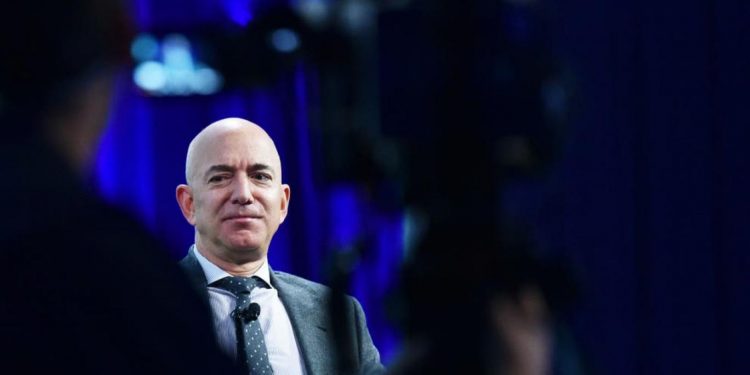 Ucuz Kitaplardan Uzay Yarışına: Amazon’dan Jeff Bezos Nasıl “Nihai Bozguncu” oldu?