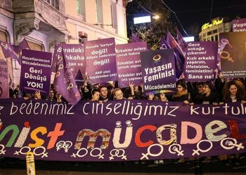 Bir 8 Mart Çağrısı “Baba Evini Derhal Terk Edin Kızlar”!