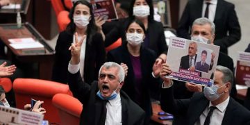 Siyasi Partiler Toplum Mühendisliğidir, Basite Almayın.