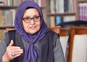 Omuz Omuza Olalım İstedik: Ercümend Özkan’ın Eşi Mukaddes Özkan’la Konuştuk