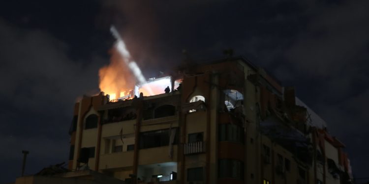 İsrail Gece Boyu Gazze’yi Bombaladı