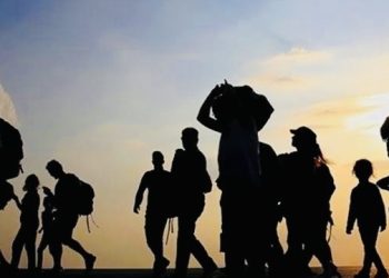 Muasır Siyasi Seviyeye Bakın: Mültecileri Bir Sabah Kamyonlara Doldurup Geldikleri Yere Göndermek!