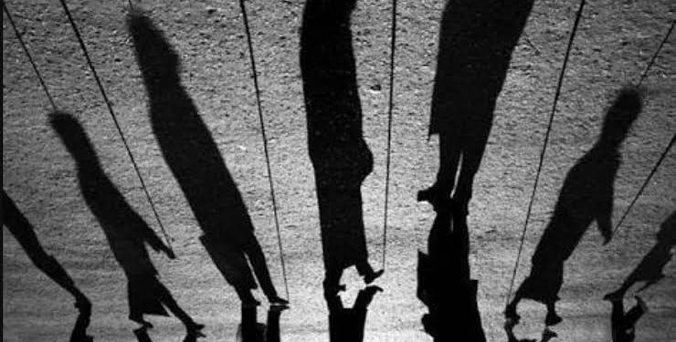 Bozulduk, İliklerimize Kadar