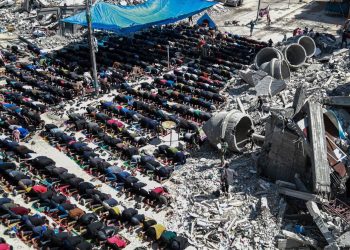 Namaz İslâm Dışı Güçlere Başkaldırıdır