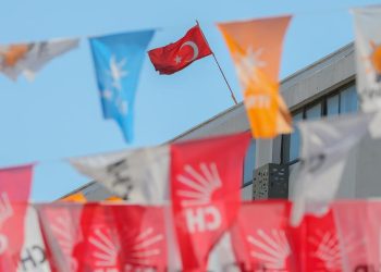 Sistemi Dönüştürmek İçin Çıktık Yola Ama Sistem Tarafından Dönüştürüldük Sonunda!