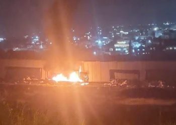 Yahudi İşgalciler Gazze’ye Giden Yardımları Yola Döküp Yaktılar