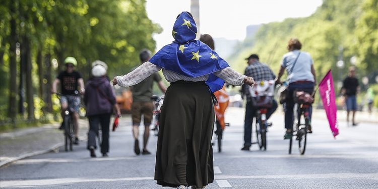 Irkçılık Avrupa Düşüncesinde ve Siyasetinde Mündemiçtir