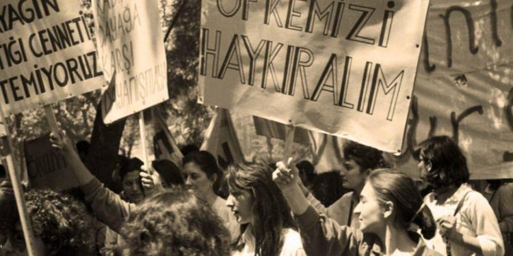 Kadın: Birey, Özgür, Mutsuz
