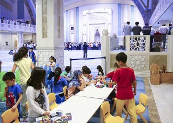 Zihniyet Nasıl Değişir? Camide İbadet Önceliği Yerini Nasıl Eğlenceye Bırakır?