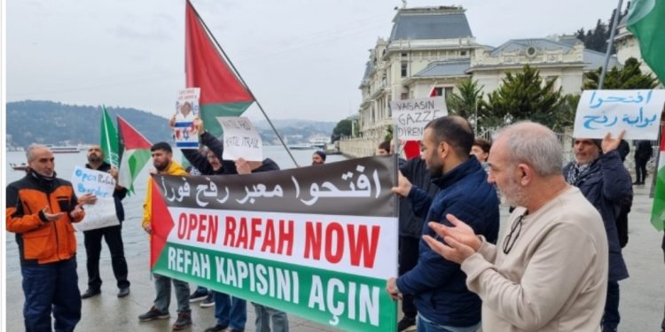 İstanbul Mısır Konsolosluğu Önünde `Refah Kapısı` Eylemi