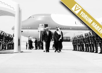 Trump’ın Soytarıları Efendilerini Kutsadılar