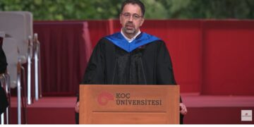 Daron Acemoğlu: Dünya’yı çalkalayan iki gelişme; demokrasinin çöküşü ve yapay zeka